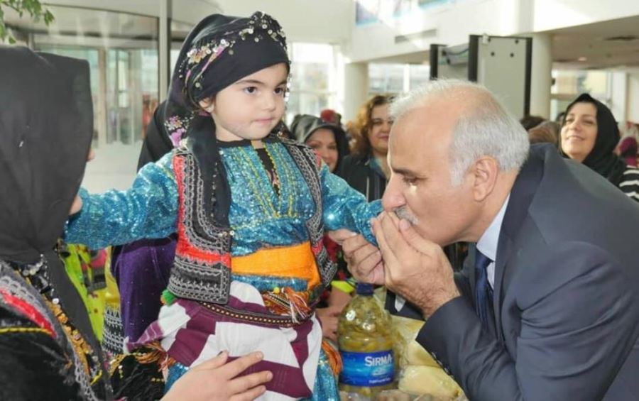 BİZ BİR OLUNCA ÇOK GÜZELİZ 