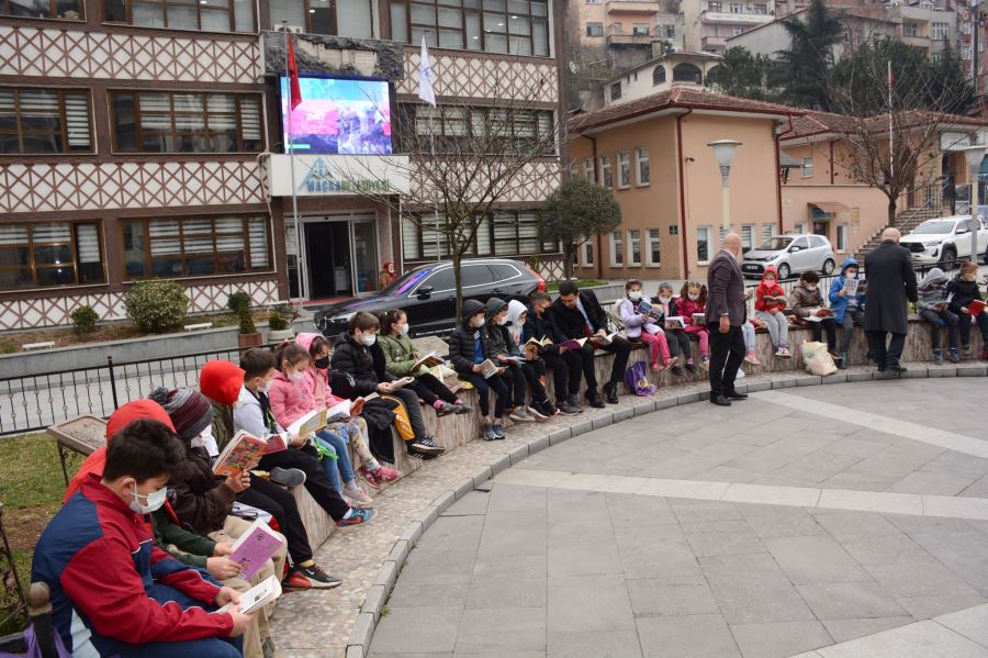 Trabzon’da “Okursuz Kütüphane Kalmasın” Projesine Destek Çığ Gibi Büyüyor
