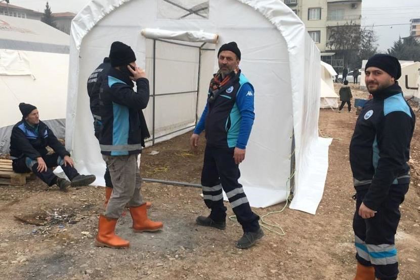 Trabzon’da Ortahisar Belediyesi’nden Adıyaman’daki deprem bölgesine çadır yardımı yapıldı. 