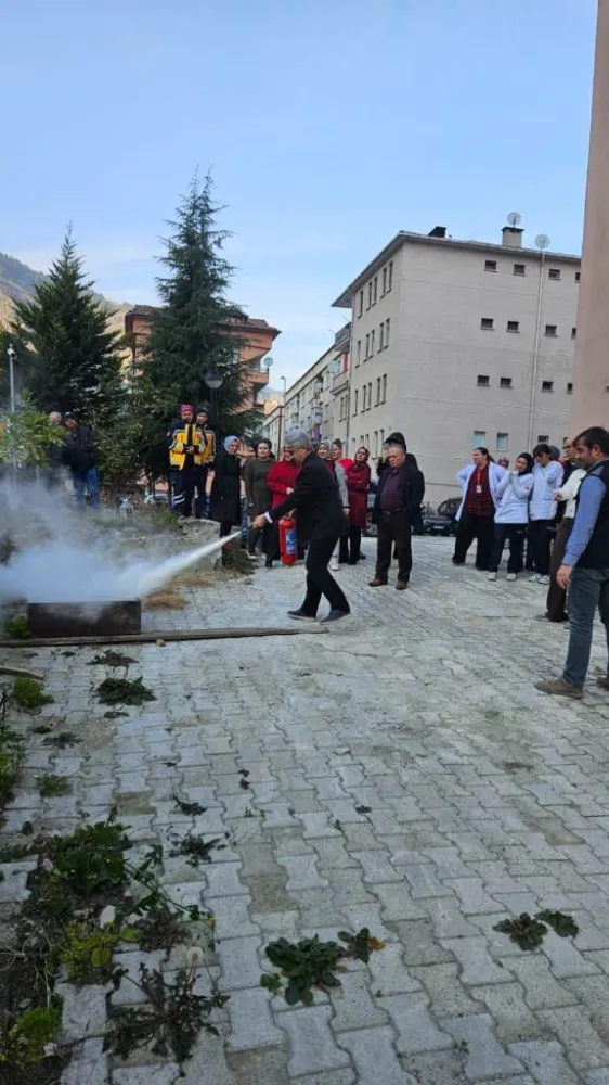 MAÇKA’DA TAHLİYE VE YANGINTATBİKATI 