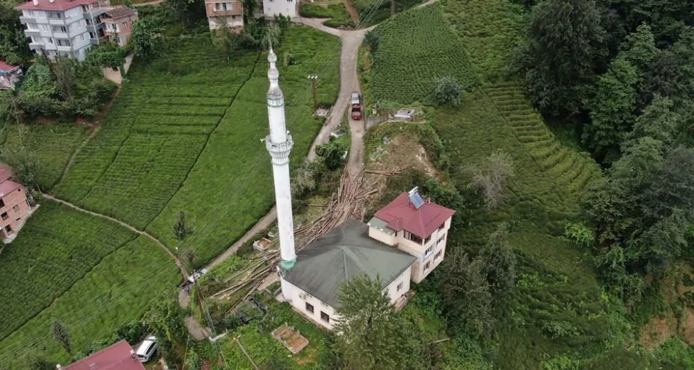 8 ASIRLIK CAMİYİ KURTARDILAR 