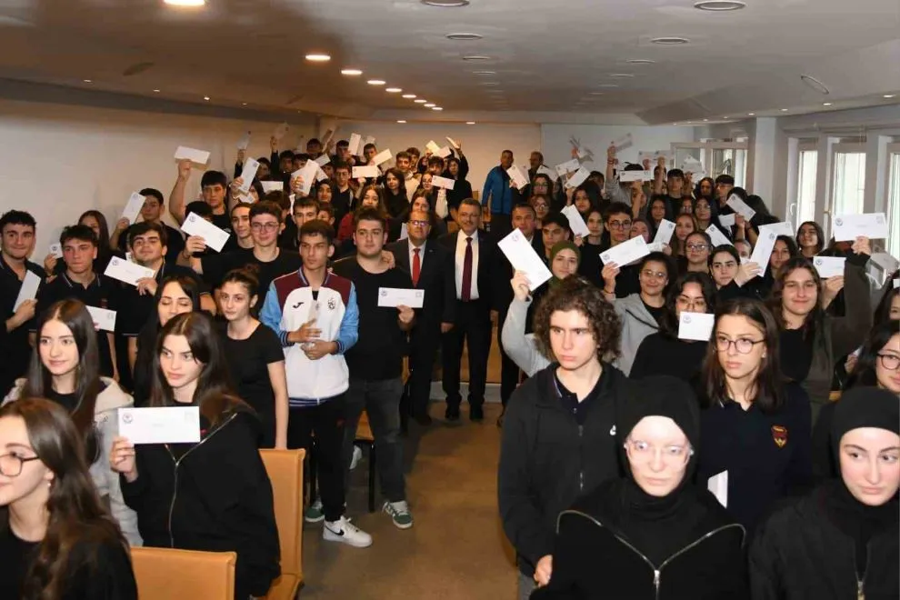 BÜYÜKŞEHİR’DEN DİJİTAL EĞİTİM DESTEĞİ