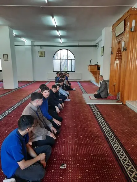 ÖĞRENCİLER MANEVİ YÖNDEN EĞİTİLİYOR 