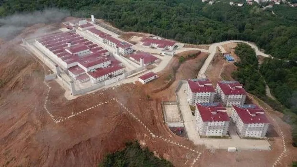 CEZAEVİNDEKİ PKK’LI MAHKUM YANGIN ÇIKARDI 