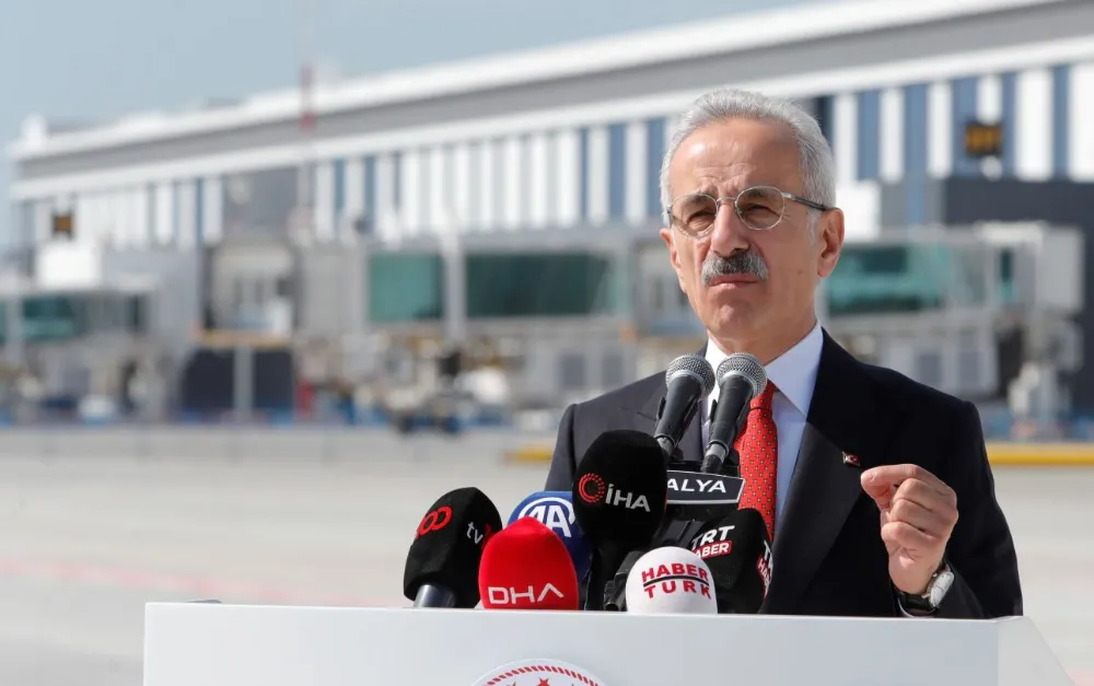 URALOĞLU’NDAN HAVALİMANI AÇIKLAMASI 