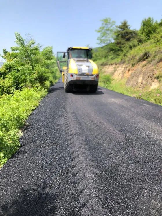 MAÇKA’DA YOLLAR YENİDEN DİZAYN EDİLİYOR 