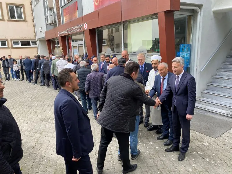 MAÇKA BAYRAM NAMAZINDA BULUŞTU 