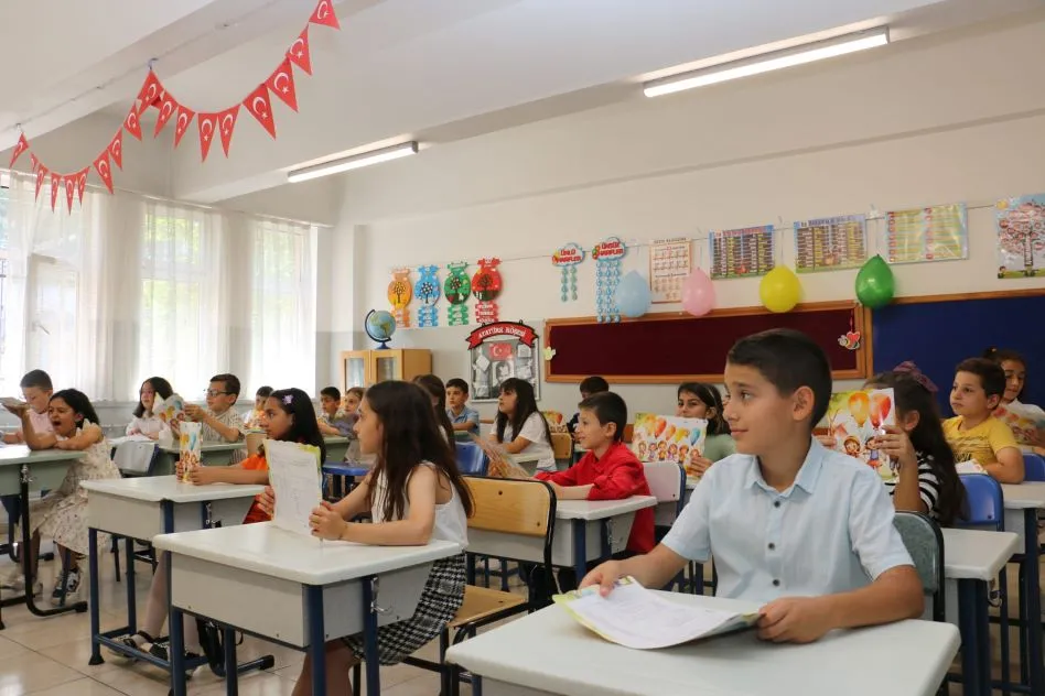 MAÇKA CE-Zİ-NE’DE KARNE TÖRENİ 