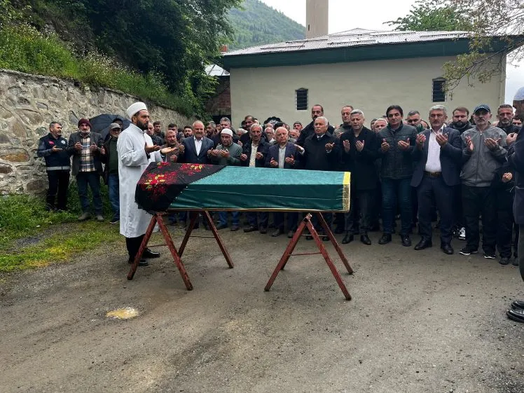 TRABZON ŞEHİDİNE VEFASINI GÖSTERDİ 
