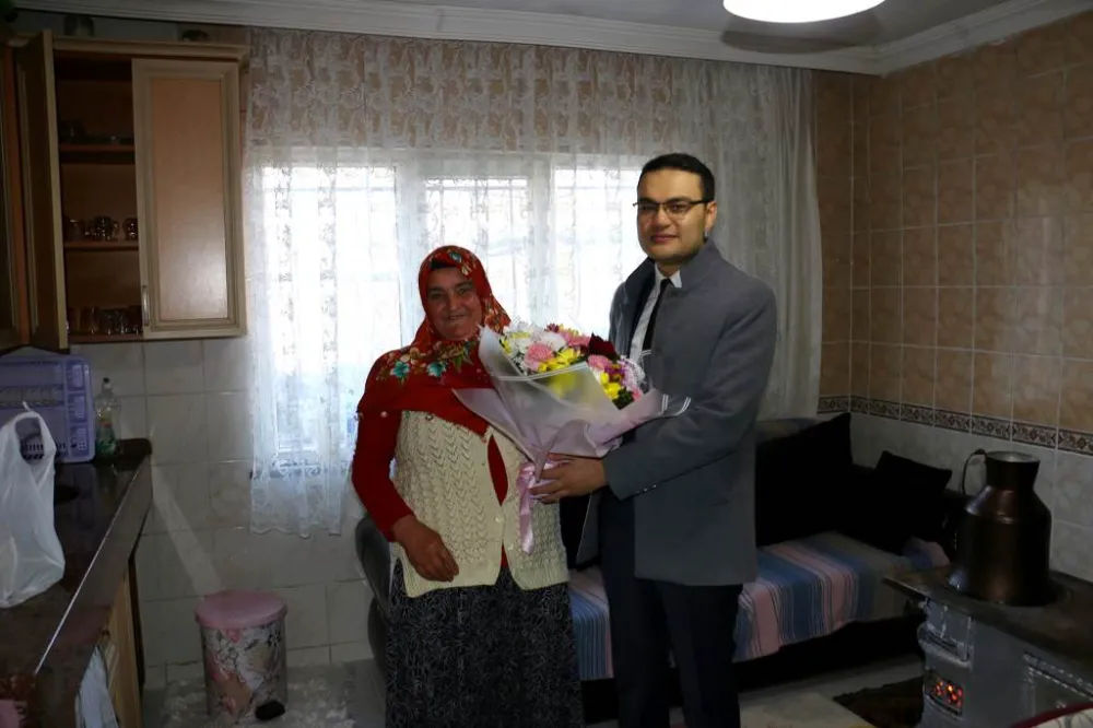 GÜZEL GÖNÜLLÜ İNSANA ÇİÇEKLİ TEŞEKKÜR 