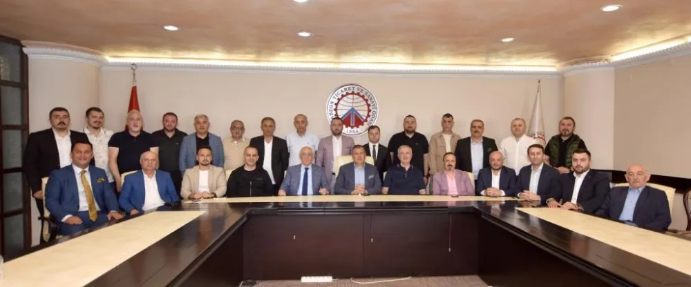 İŞ DÜNYASI İLE ESNAF CAMİASI BAYRAMLAŞTI 