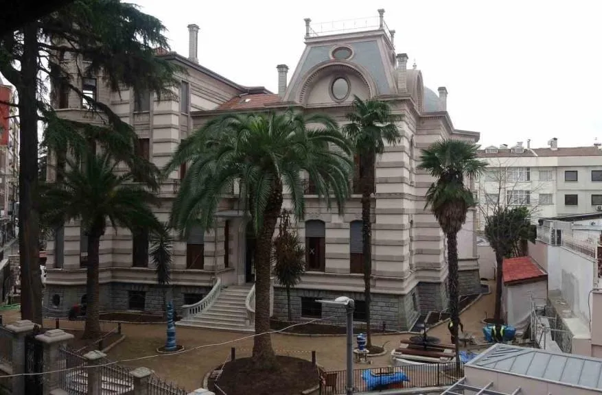 KOSTAKİ KONAĞI’NDAKİ RESTORASYON BİTİYOR 