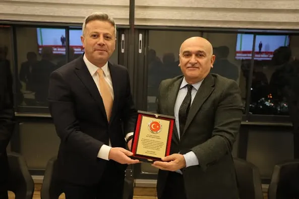 MİLLİ EĞİTİM MÜDÜRÜ ADIGÜZEL ONURLANDIRILDI 