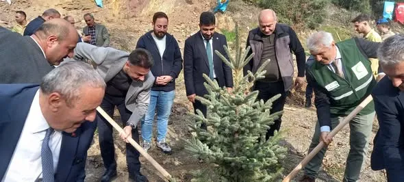 MAÇKA, FİDANLARI TOPRAKLA BULUŞTURDU 