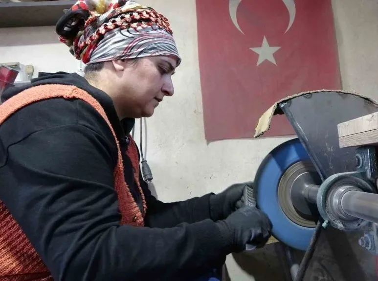 SÜRMENE BIÇAĞININ ŞENNUR USTASI 