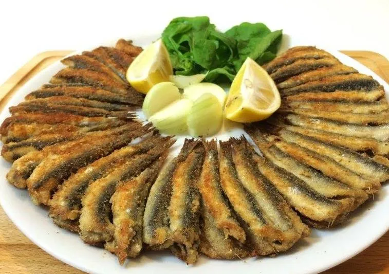 SOFRALARI HİNDİ DEĞİL HAMSİ SÜSLEDİ 