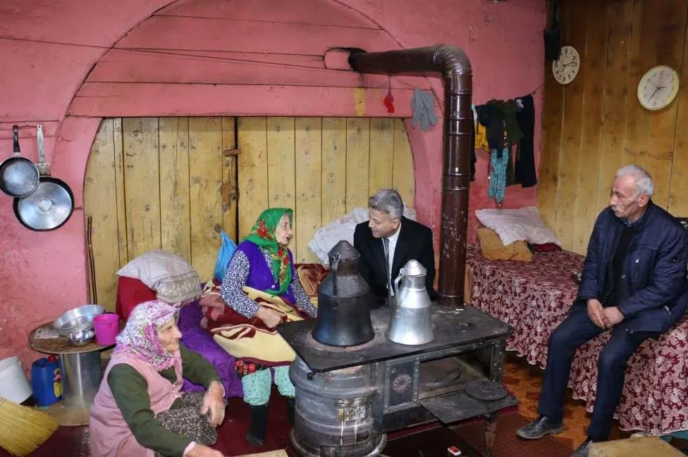 KAYMAKAM DEMİR HALKIN YANINDA 