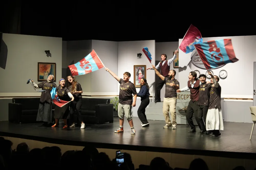 ŞEHİR TİYATROSU ‘ŞÜKRAN TRABZON’ OYUNUYLA SAHNEYE ÇIKTI