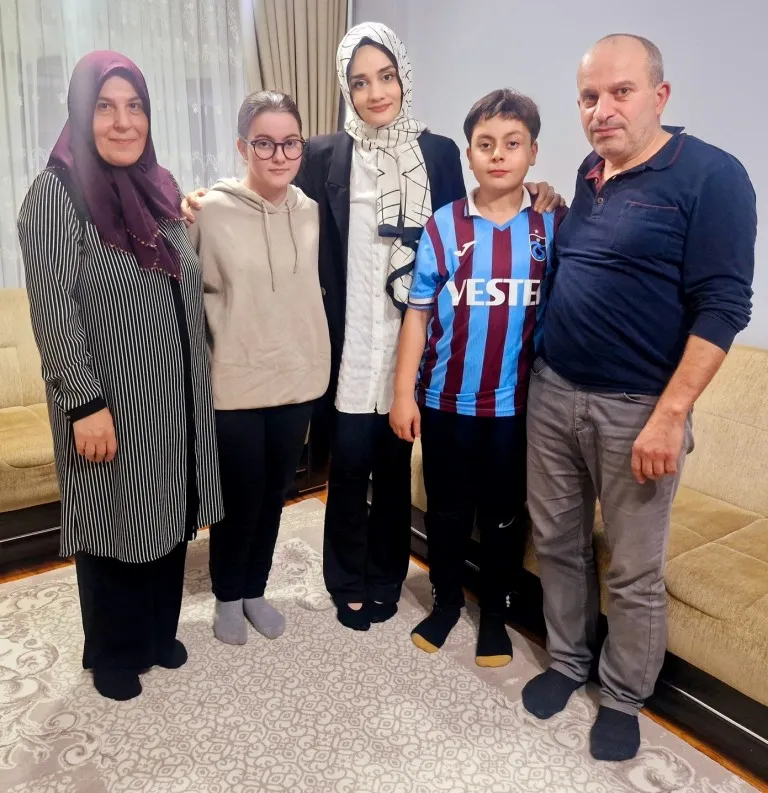 ESRA DEMİR’DEN KORUYUCU AİLEYE ZİYARET 