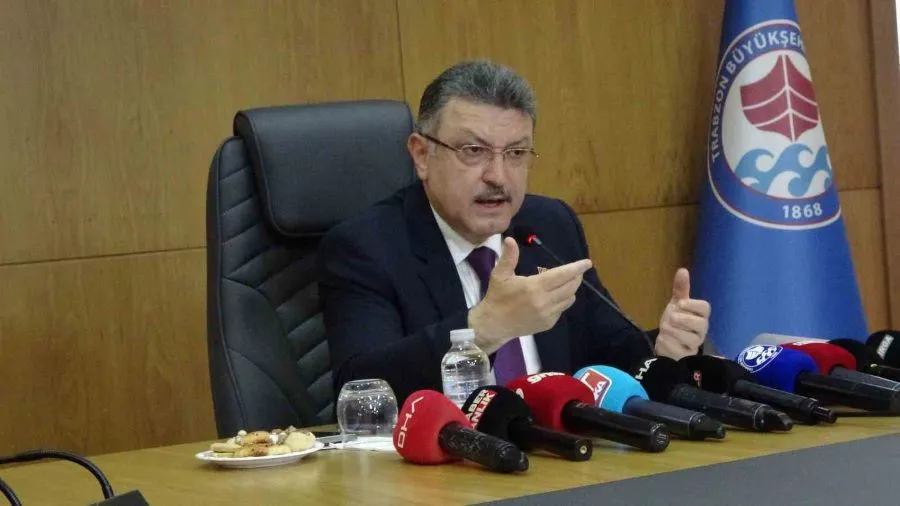 GENÇ ÖZEL’İ ÖZRE DAVET ETTİ 