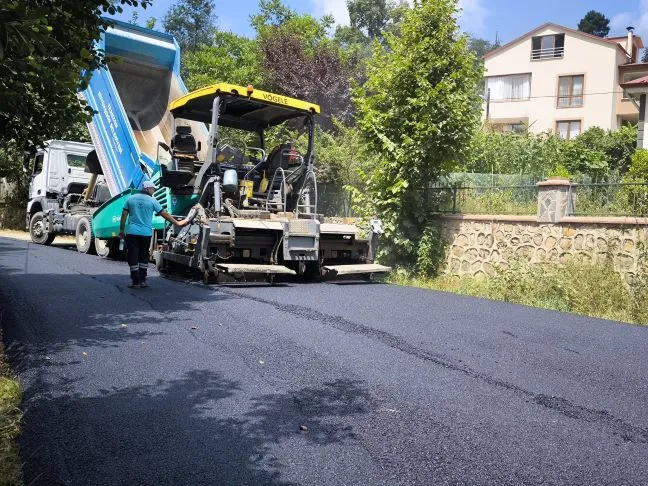 BÜYÜKŞEHİR BELEDİYESİ YILLARIN ASFALT SORUNUNU ÇÖZÜYOR