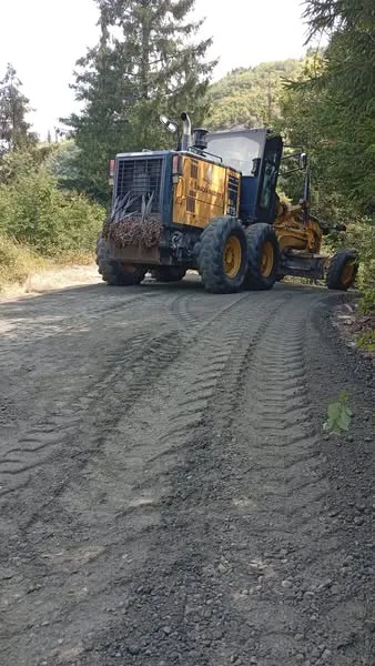 MAÇKA’DA YOLLAR YENİDEN YAPILIYOR 