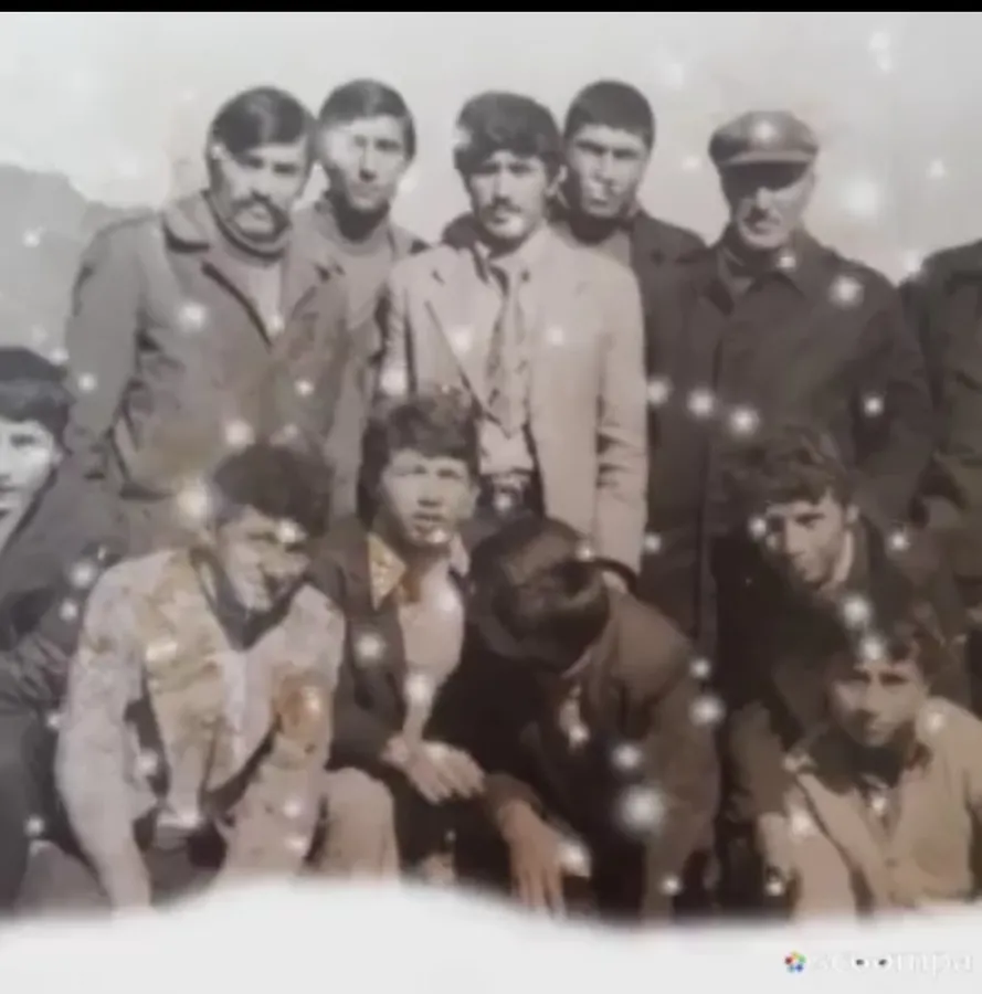 giyim, insan yüzü, kişi, şahıs, adam, insan içeren bir resim

Yapay zeka tarafından oluşturulmuş içerik yanlış olabilir.