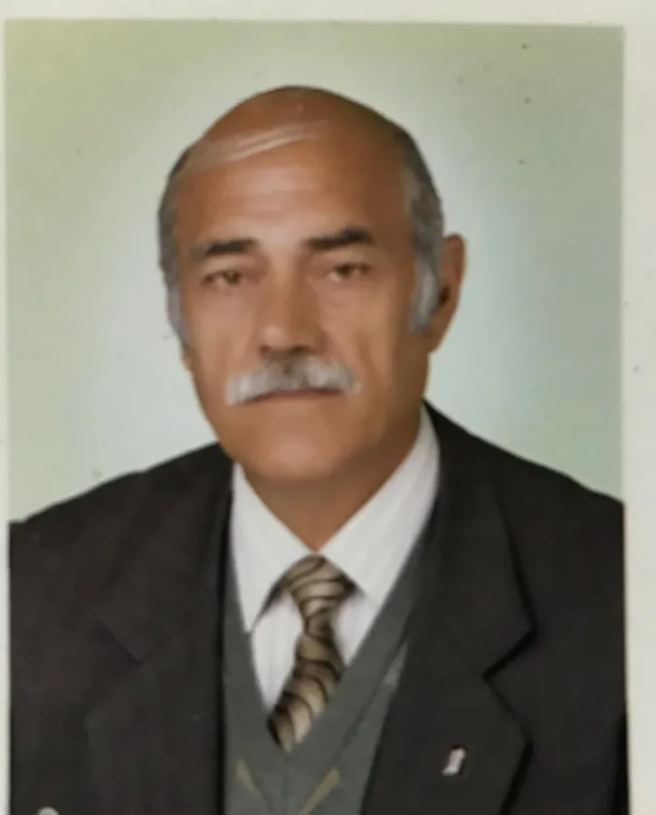 giyim, insan yüzü, kişi, şahıs, adam, insan içeren bir resim

Yapay zeka tarafından oluşturulmuş içerik yanlış olabilir.