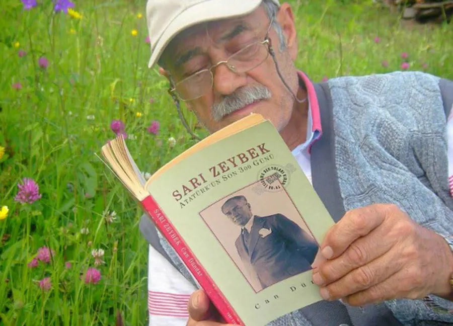 kişi, şahıs, giyim, çiçek, bitki içeren bir resim